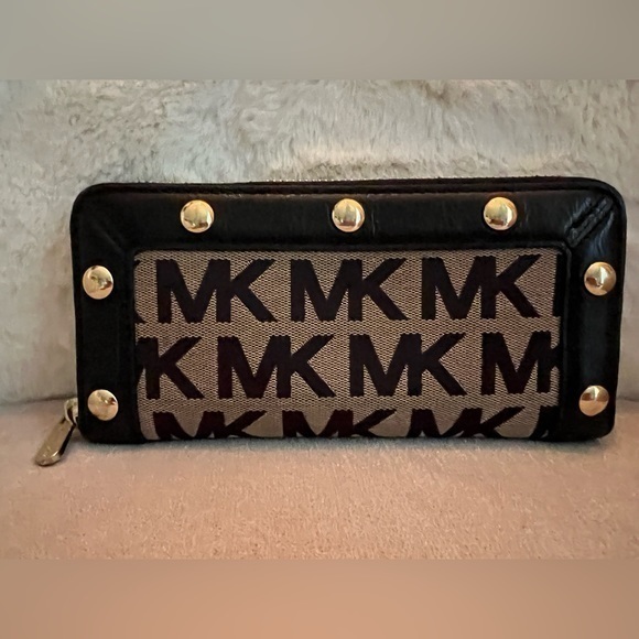 MICHAEL Michael Kors Handbags - Pre-Owned Michael Kors Delancy Black Monogram Continental Wallet.
